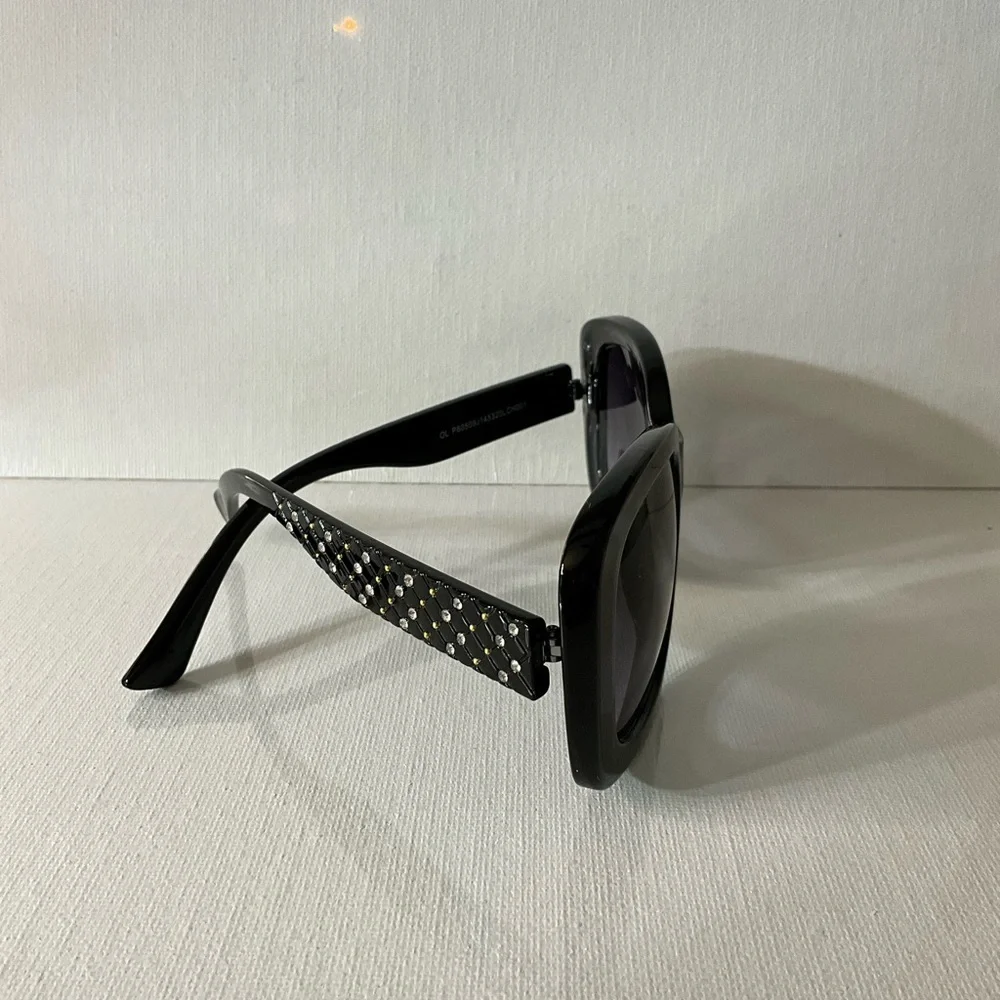 Chic Black Designer Sunglasses
